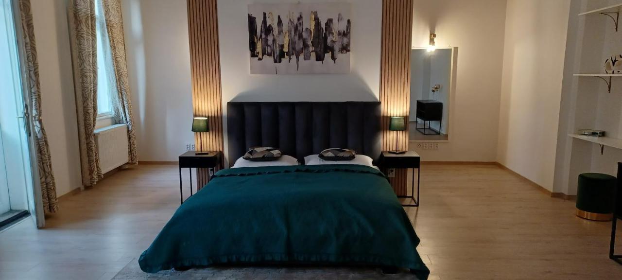 Entrez Apartment 3 - Historical Centre Kassa Kültér fotó