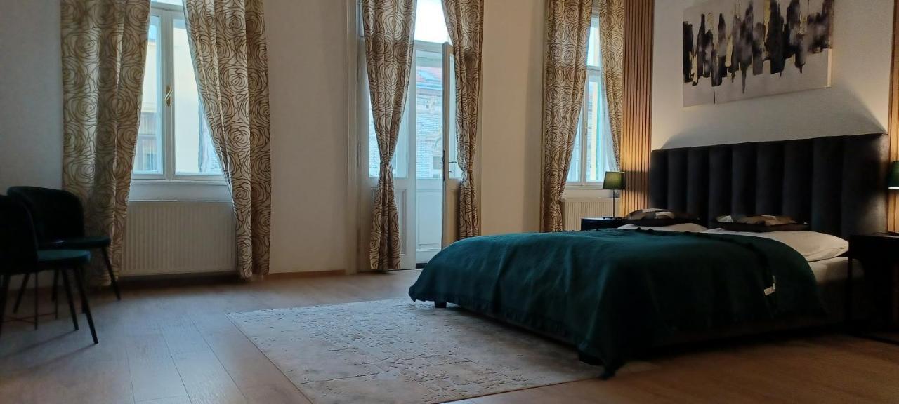 Entrez Apartment 3 - Historical Centre Kassa Kültér fotó