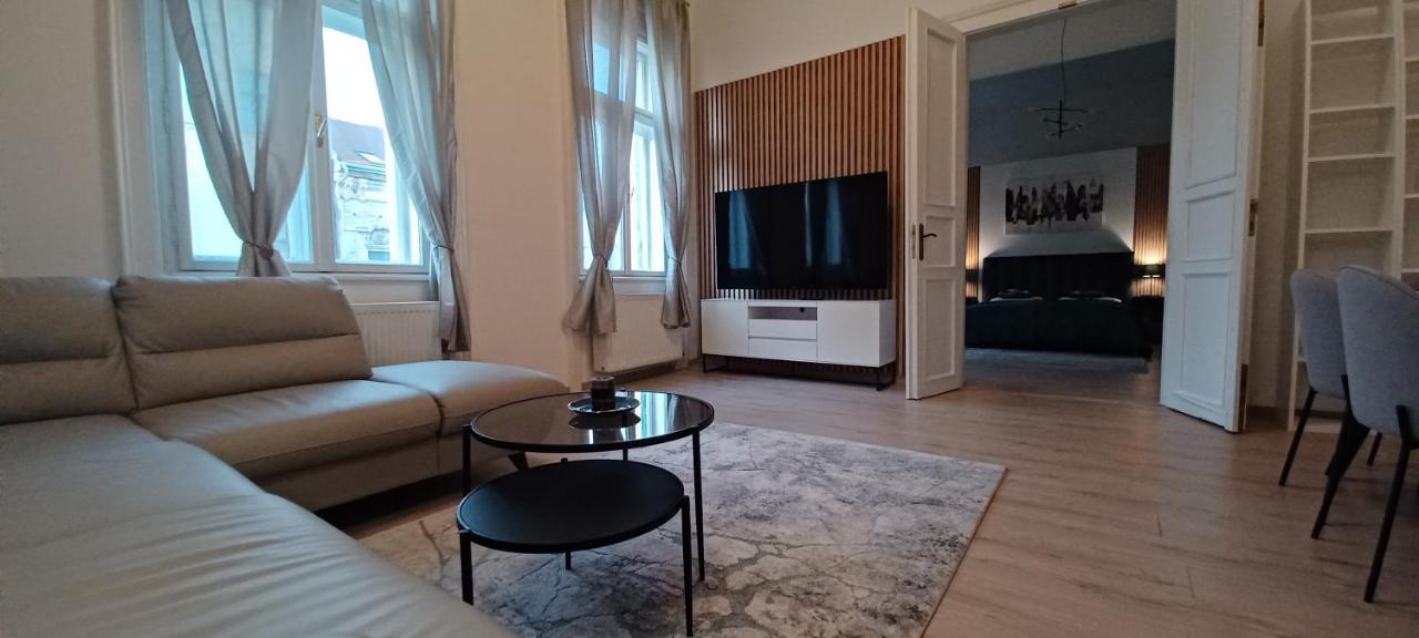 Entrez Apartment 3 - Historical Centre Kassa Kültér fotó