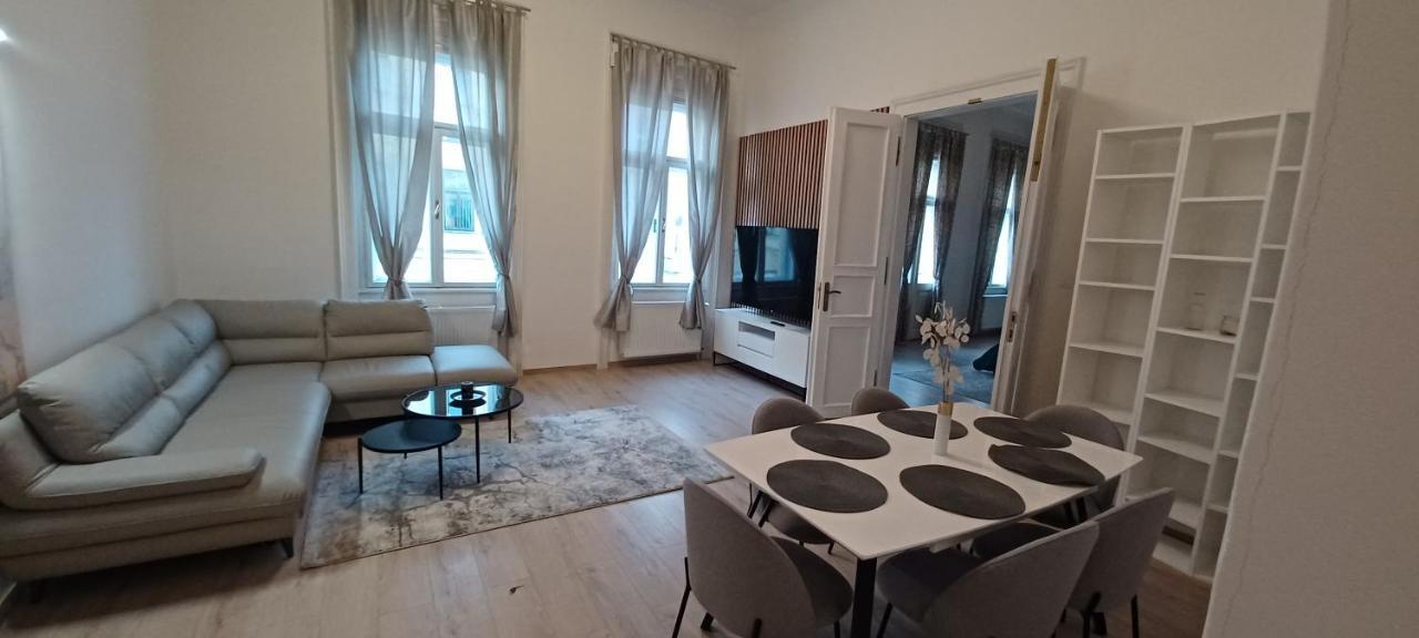 Entrez Apartment 3 - Historical Centre Kassa Kültér fotó