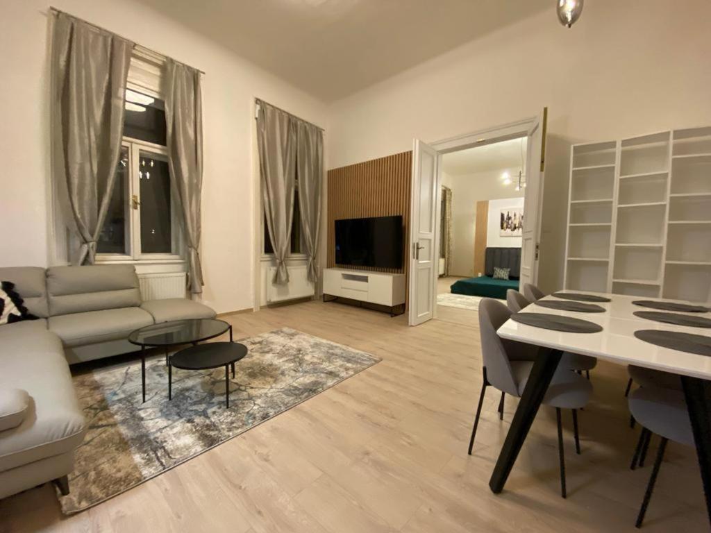 Entrez Apartment 3 - Historical Centre Kassa Kültér fotó